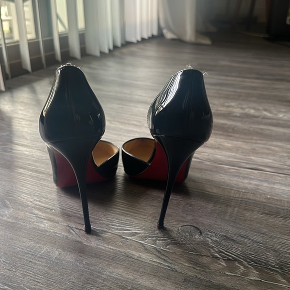 Christian Louboutin - Picture 5 of 10
